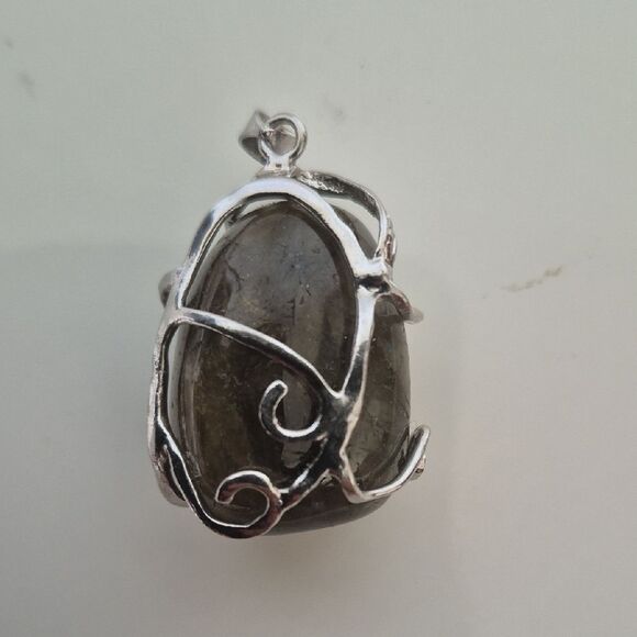Labradorite Pendant Necklace in Silver Setting 18K GP - Picture 9 of 16